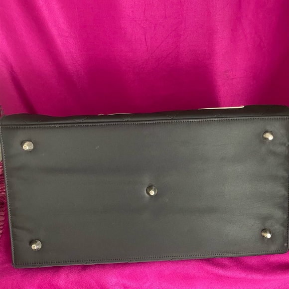 Charming pet tote from My Flat in London! Quilted body. Zipper top. Pink lining. - Picture 4 of 9